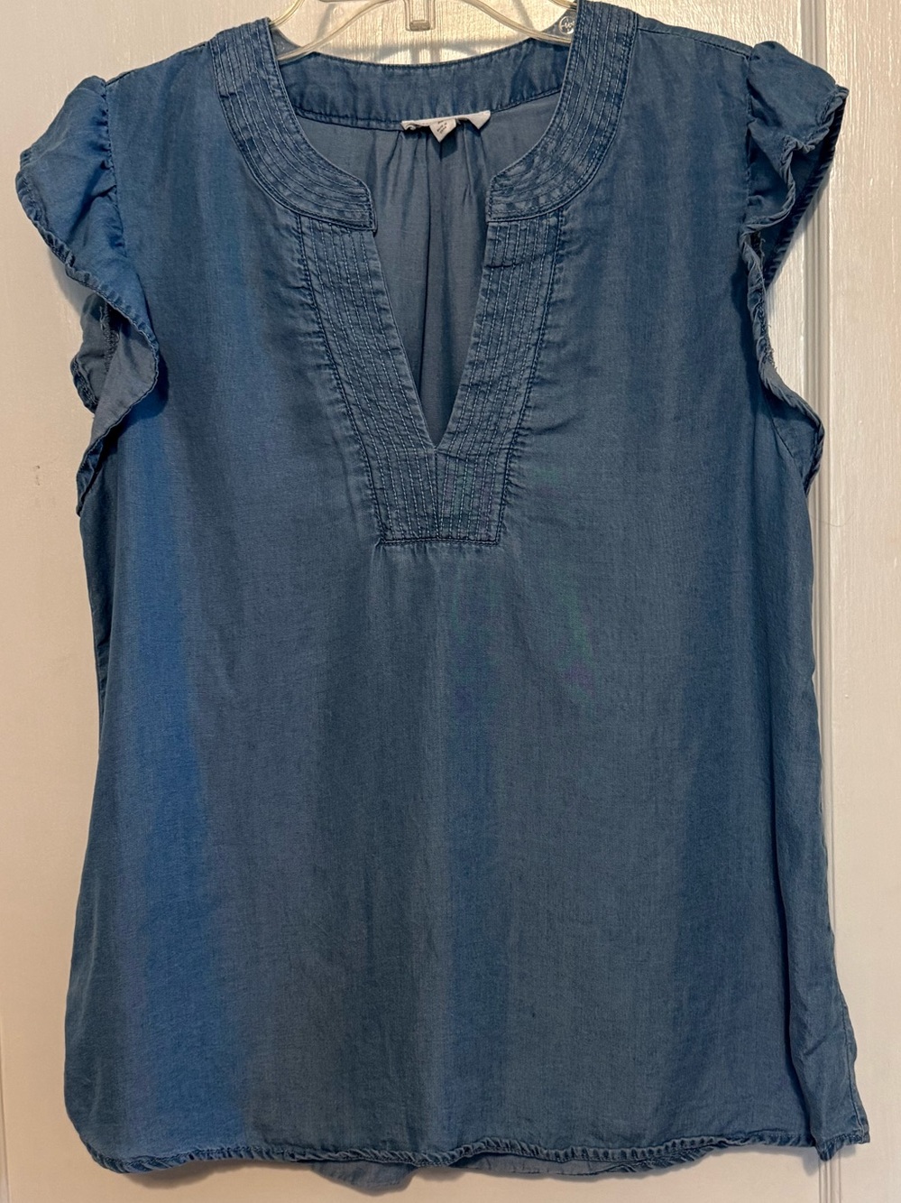 Blu Pepper Chambray cap sleeve ruffle blouse detailed stitch Split Neck Top Med - Picture 2 of 8